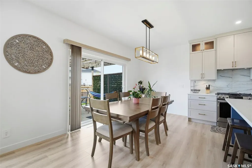 302 Chelsom Manor Saskatoon SK S7V 1R3