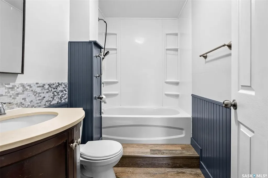 826 Athabasca Street E Moose Jaw SK S6H 0M7