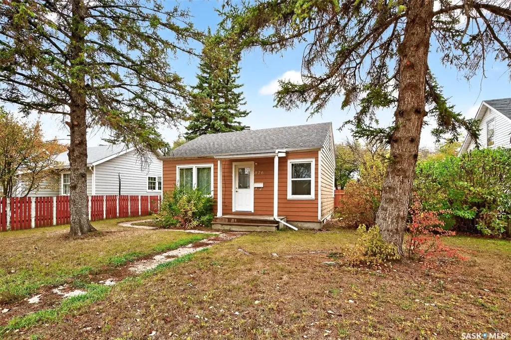 826 Athabasca Street E Moose Jaw SK S6H 0M7