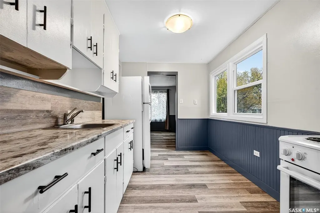 826 Athabasca Street E Moose Jaw SK S6H 0M7