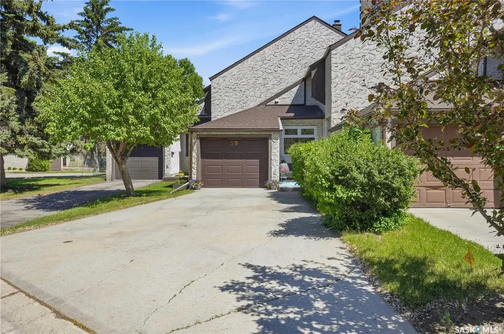 39 Laverendrye Way Regina SK S4S 5Z6