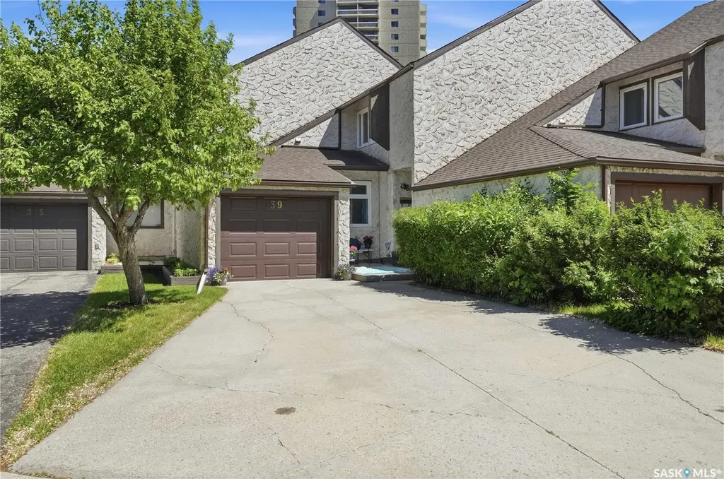 39 Laverendrye Way Regina SK S4S 5Z6