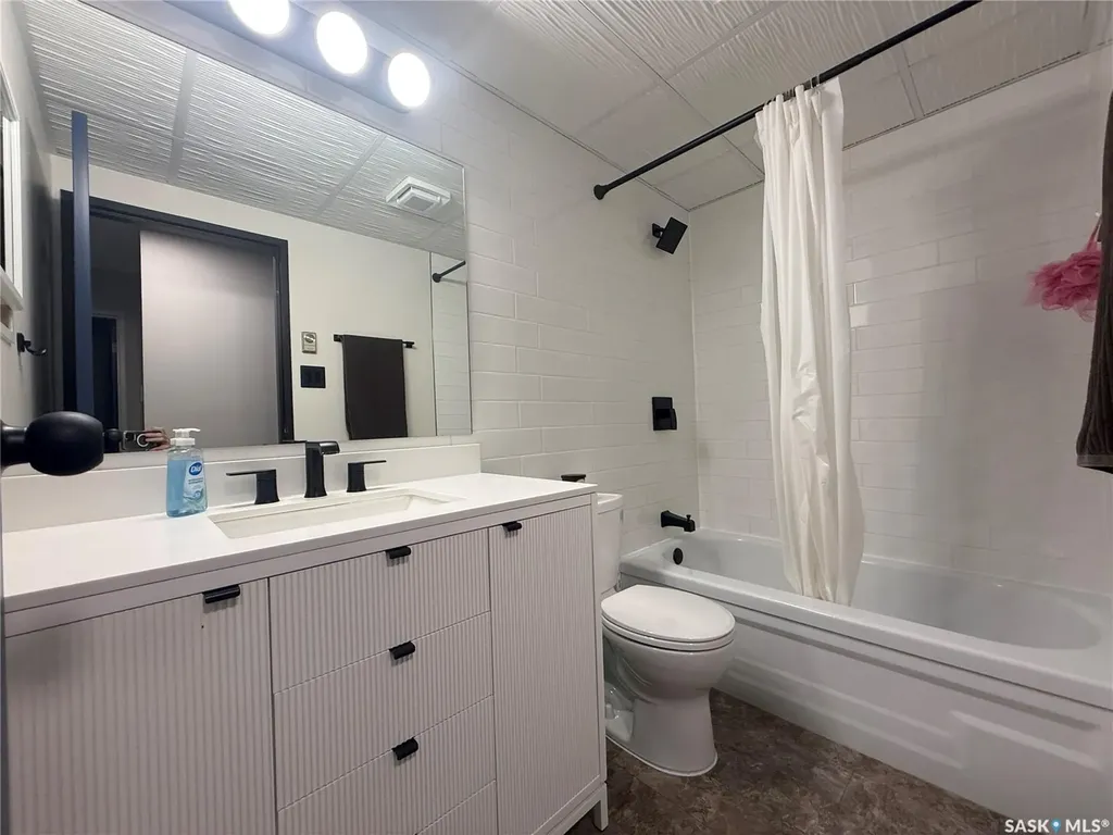 302 Tait Crescent Saskatoon SK S7H 5L2