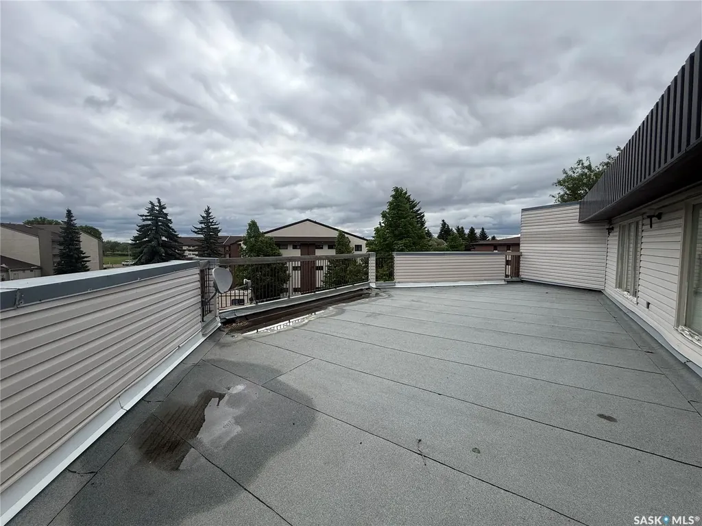 302 Tait Crescent Saskatoon SK S7H 5L2