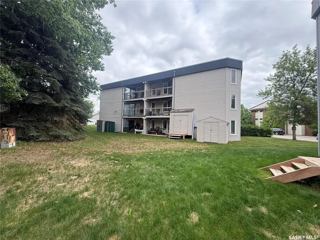 302 Tait Crescent Saskatoon SK S7H 5L2