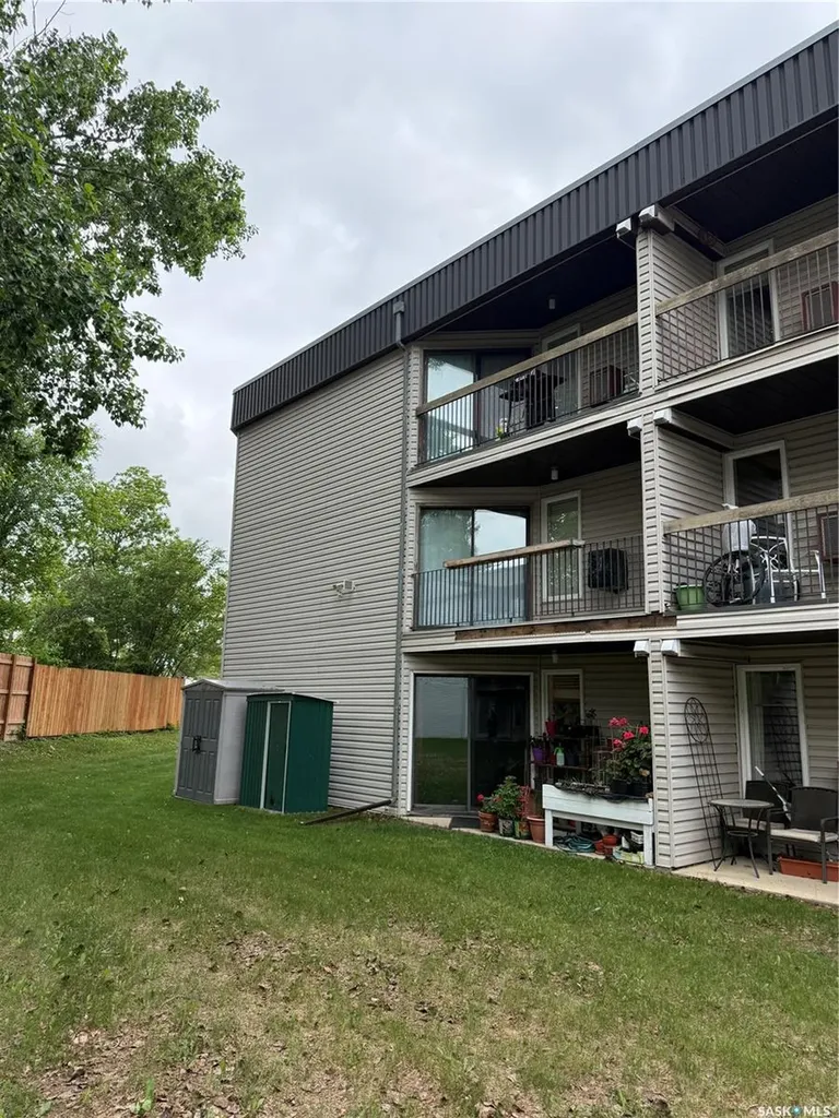 302 Tait Crescent Saskatoon SK S7H 5L2