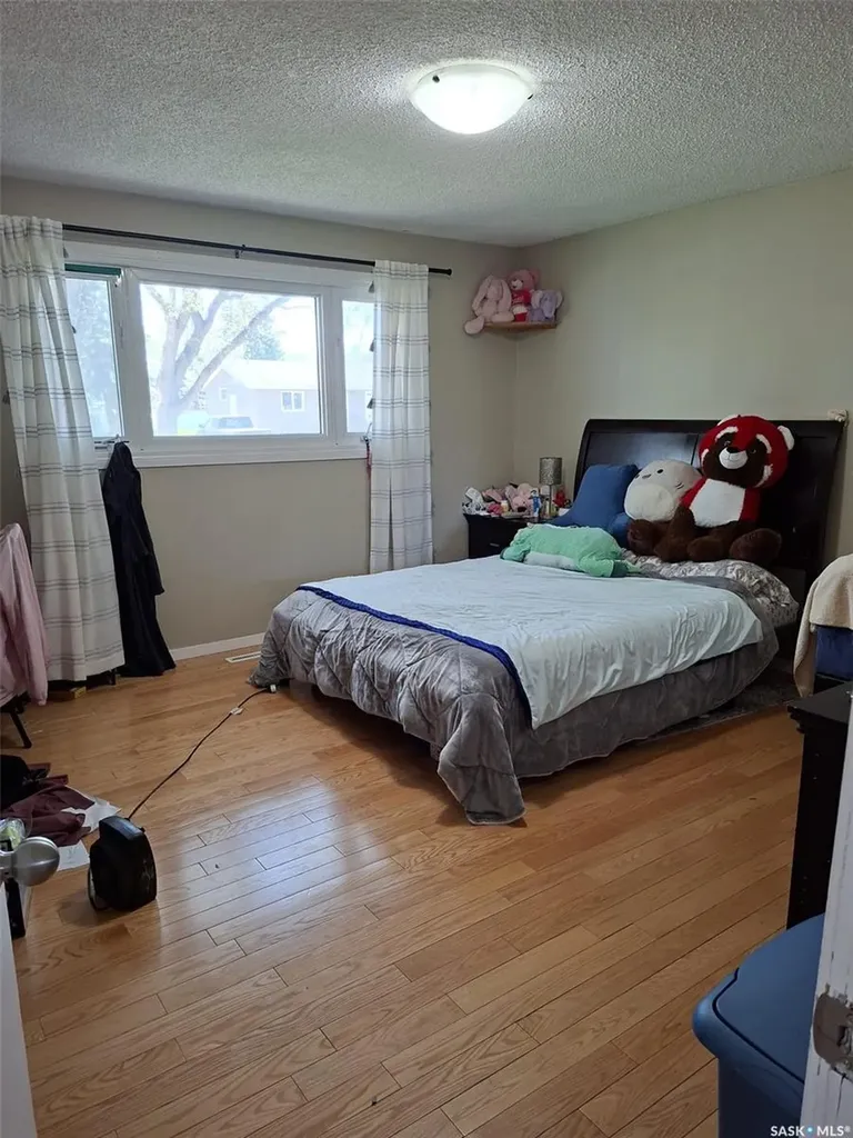 106 106th Street W Saskatoon SK S7N 1Y8