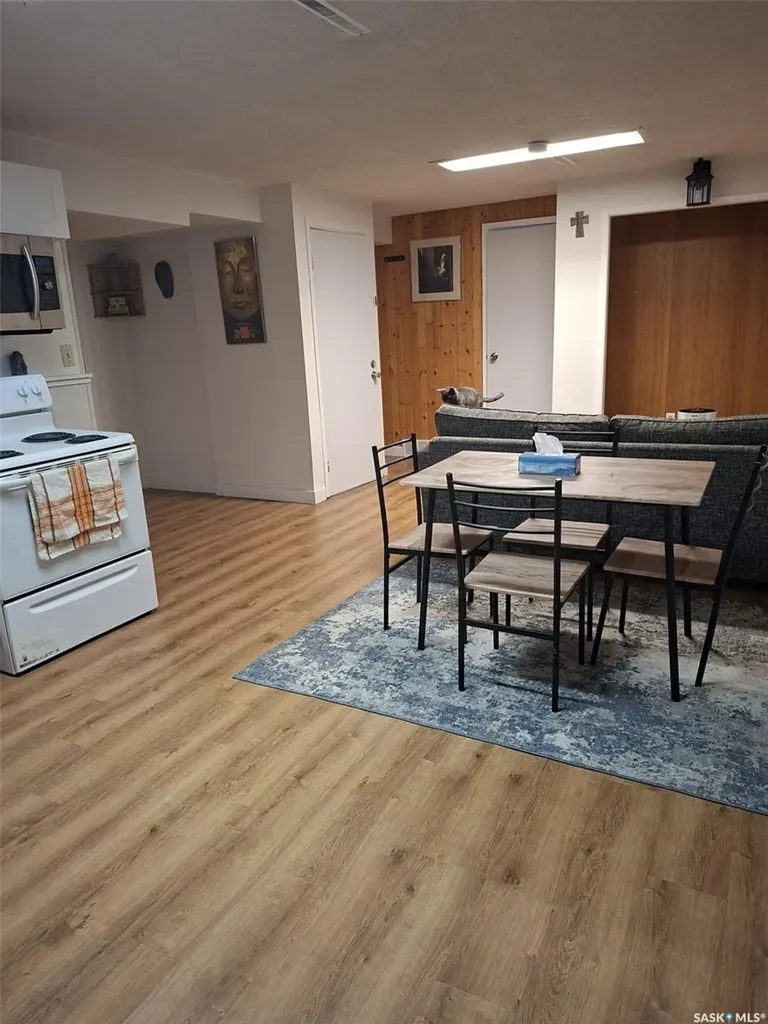 106 106th Street W Saskatoon SK S7N 1Y8