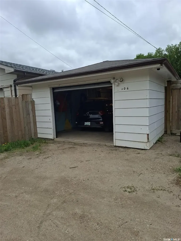 106 106th Street W Saskatoon SK S7N 1Y8