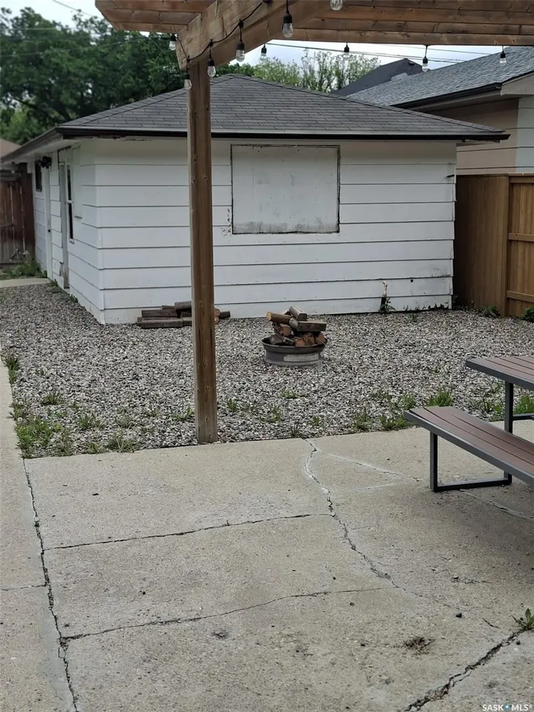 106 106th Street W Saskatoon SK S7N 1Y8