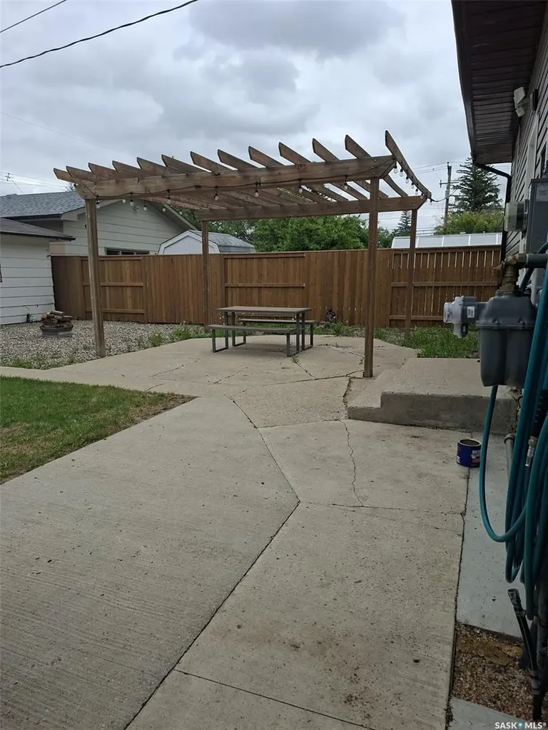 106 106th Street W Saskatoon SK S7N 1Y8