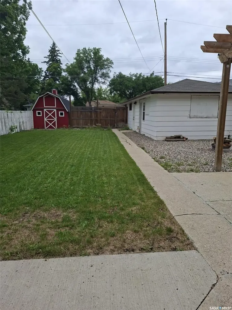 106 106th Street W Saskatoon SK S7N 1Y8