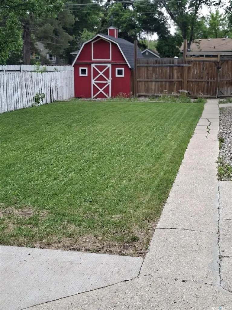 106 106th Street W Saskatoon SK S7N 1Y8