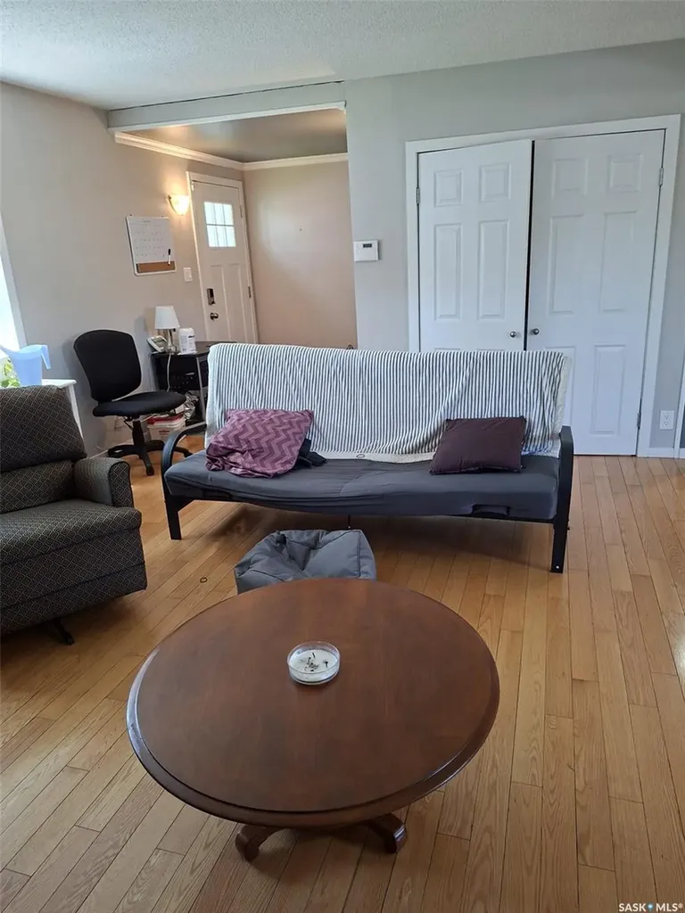 106 106th Street W Saskatoon SK S7N 1Y8