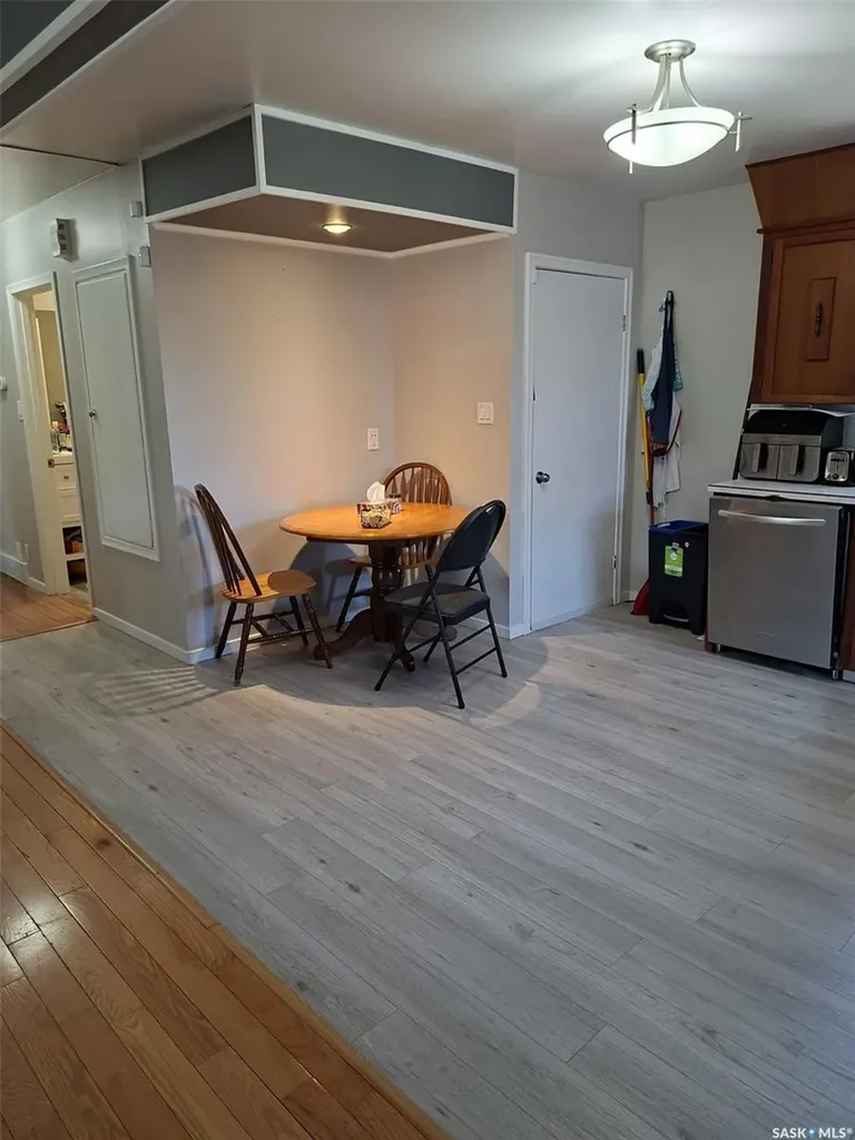 106 106th Street W Saskatoon SK S7N 1Y8