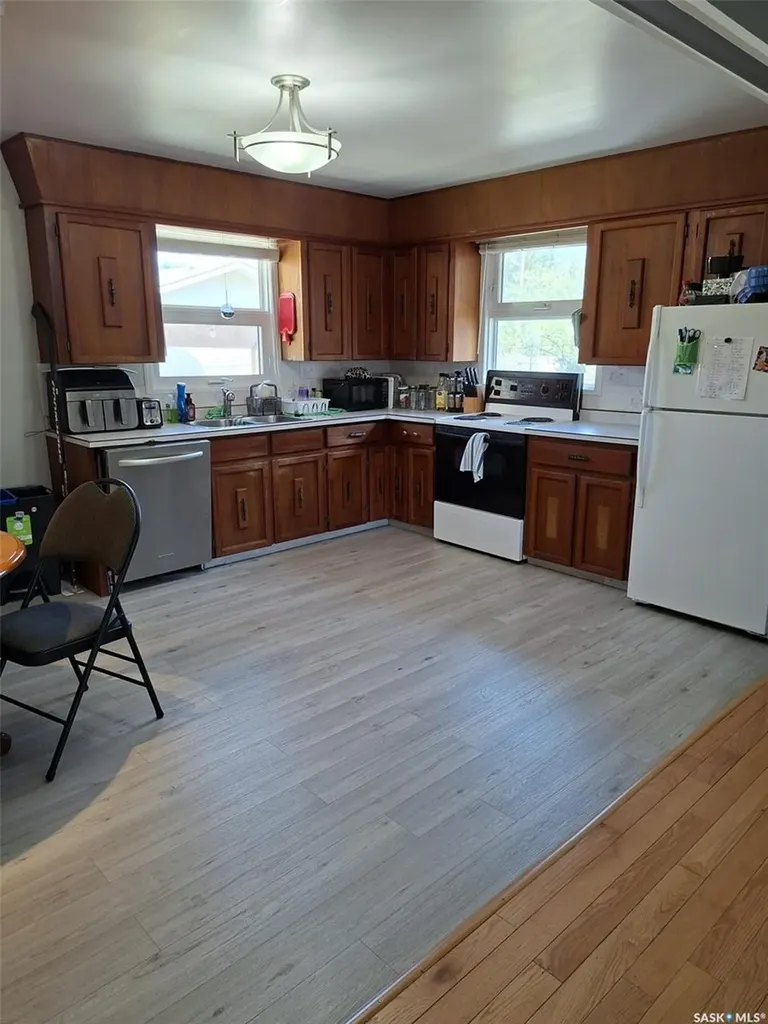 106 106th Street W Saskatoon SK S7N 1Y8