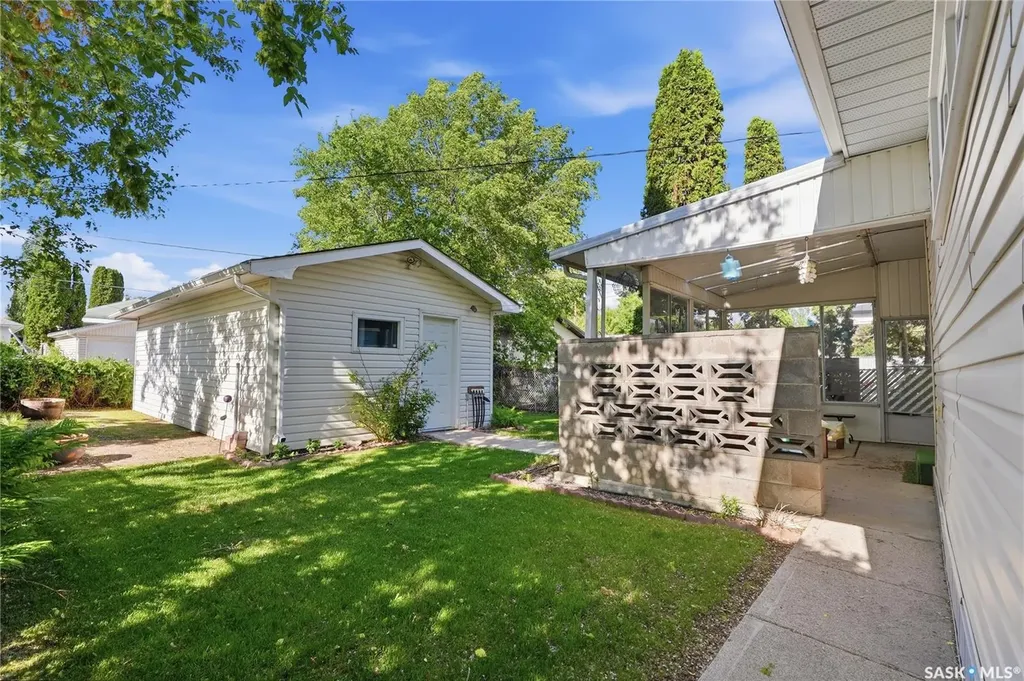 1117 5th Street E Saskatoon SK S7H 1H4