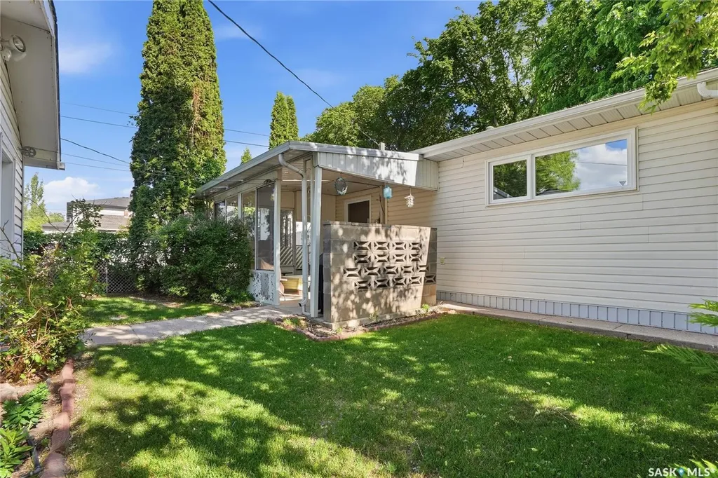 1117 5th Street E Saskatoon SK S7H 1H4