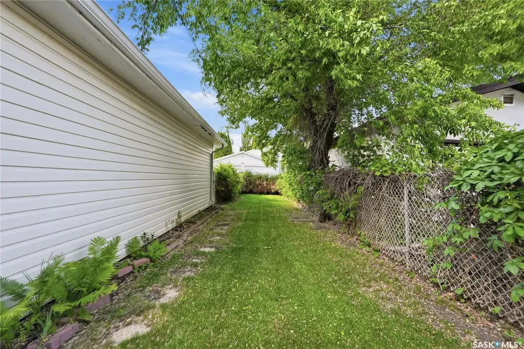 1117 5th Street E Saskatoon SK S7H 1H4