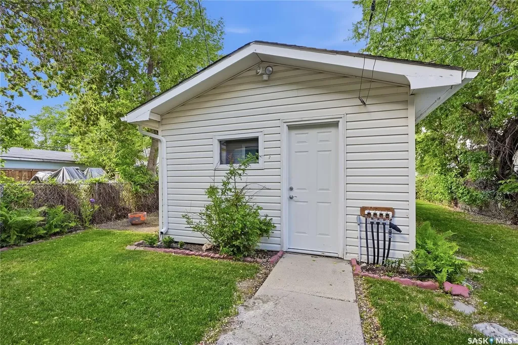 1117 5th Street E Saskatoon SK S7H 1H4