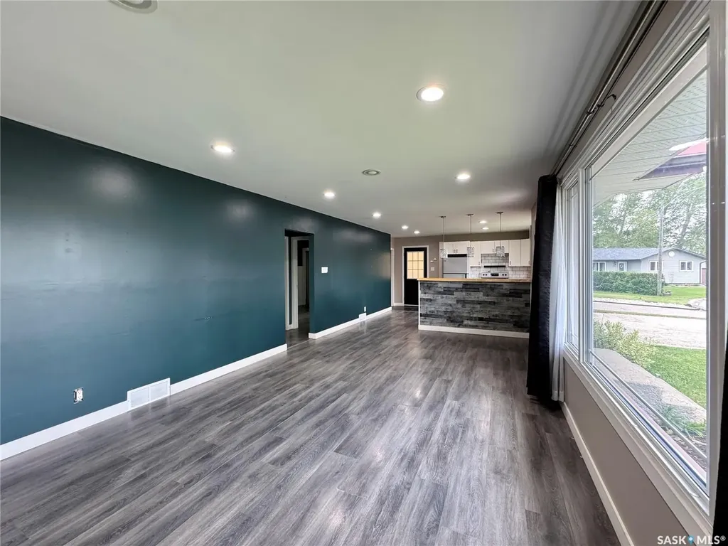 302 Maple Bay Langenburg SK S0A 2A0