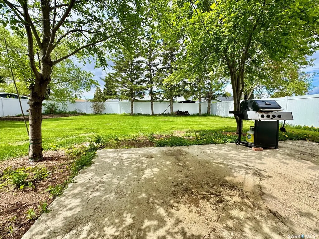 302 Maple Bay Langenburg SK S0A 2A0