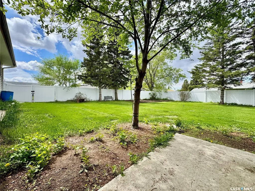 302 Maple Bay Langenburg SK S0A 2A0