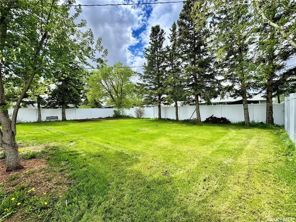 302 Maple Bay Langenburg SK S0A 2A0