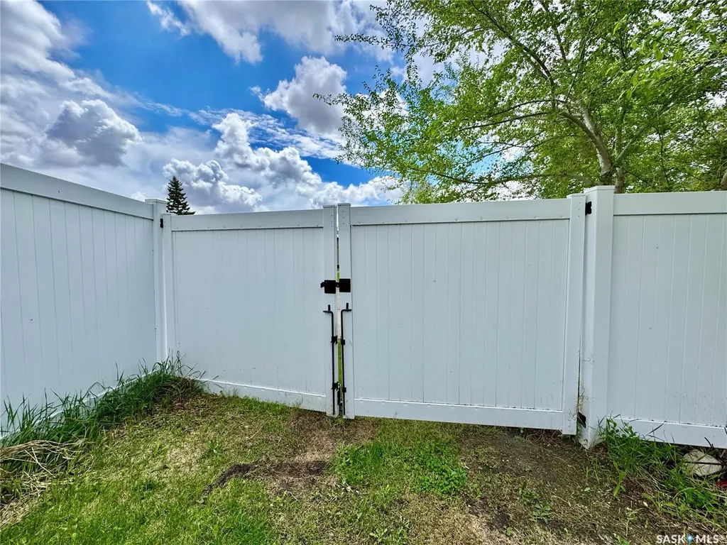 302 Maple Bay Langenburg SK S0A 2A0