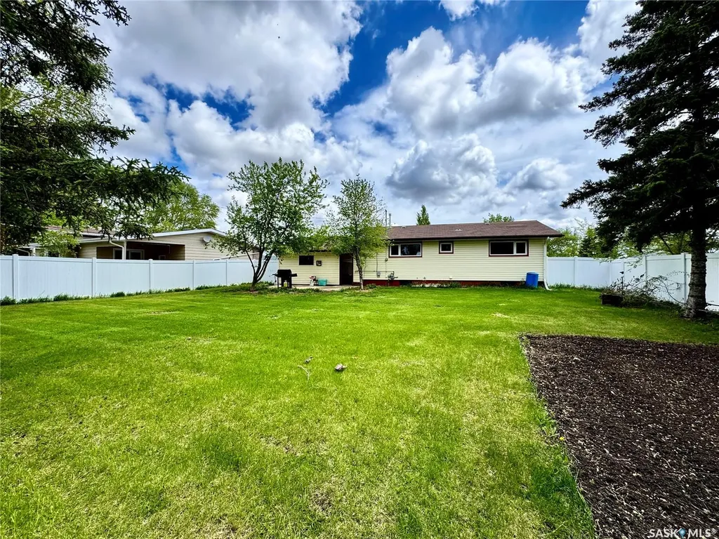 302 Maple Bay Langenburg SK S0A 2A0