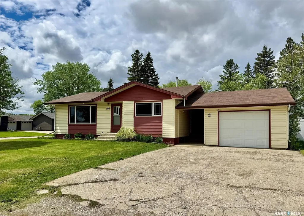 302 Maple Bay Langenburg SK S0A 2A0