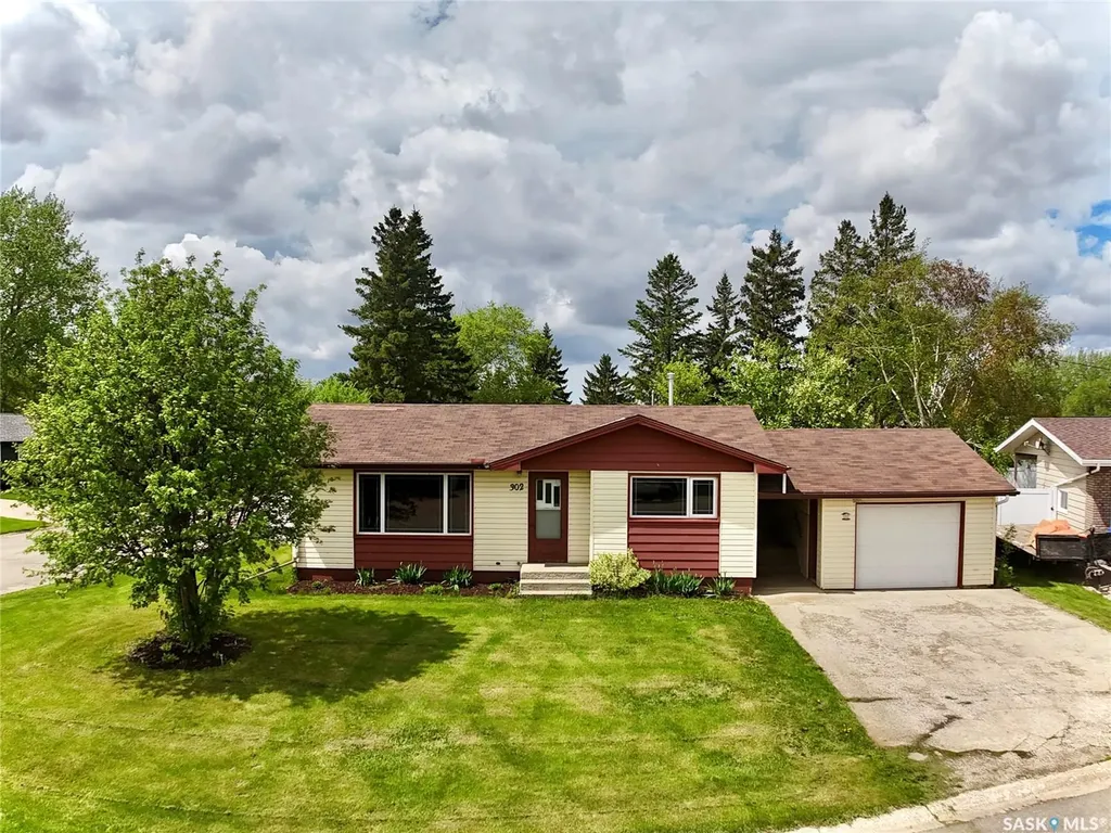 302 Maple Bay Langenburg SK S0A 2A0