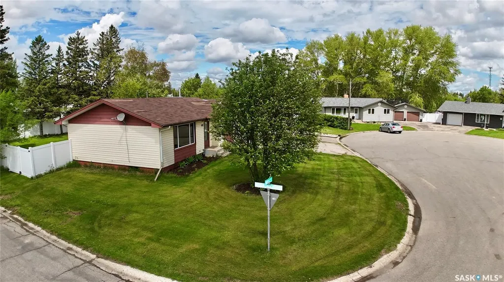 302 Maple Bay Langenburg SK S0A 2A0