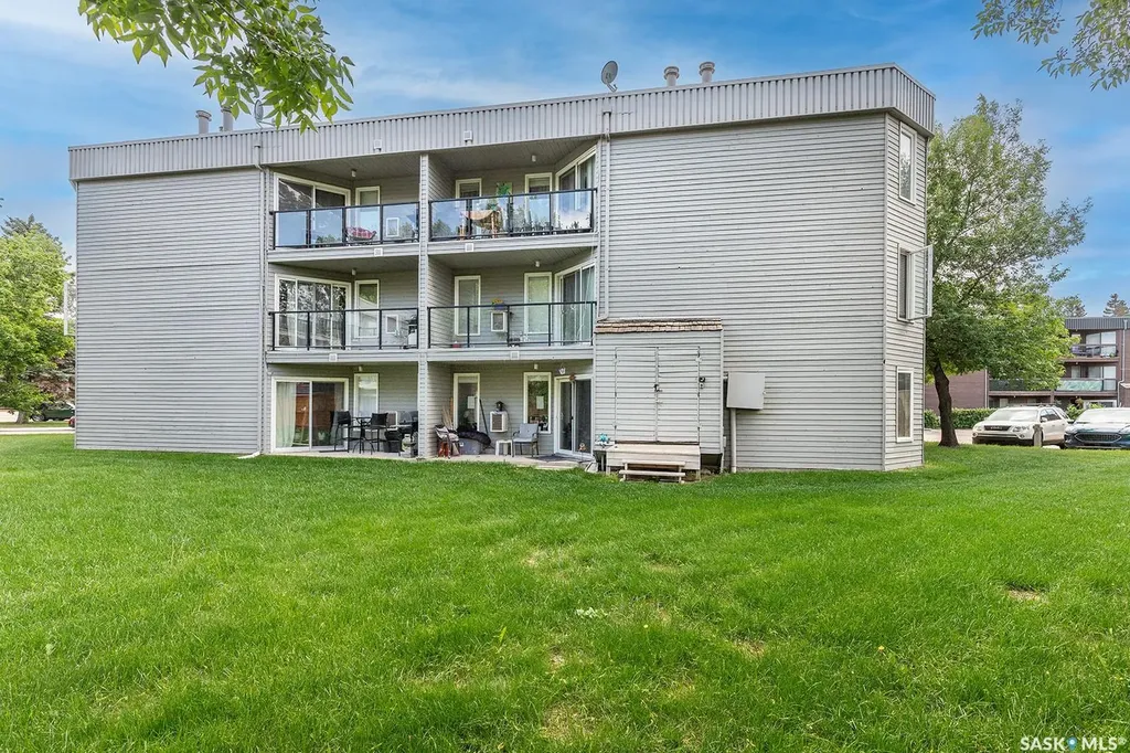314 Tait Crescent Saskatoon SK S7H 5L2