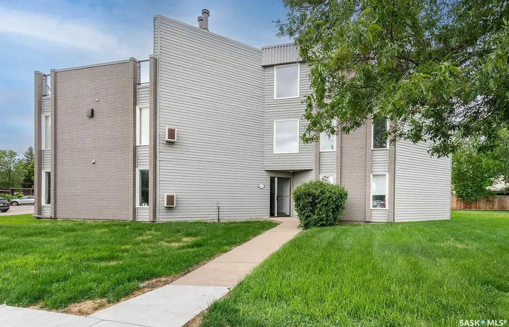 314 Tait Crescent Saskatoon SK S7H 5L2