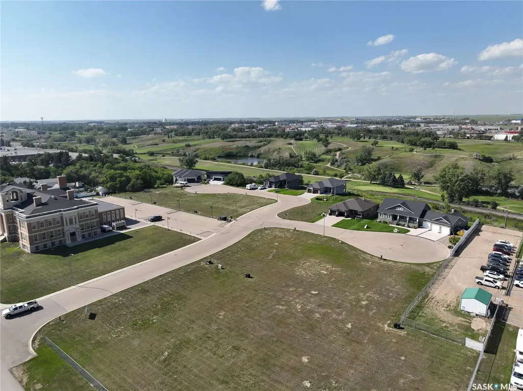 18 Copper Ridge Cove Moose Jaw SK S6H 4R1
