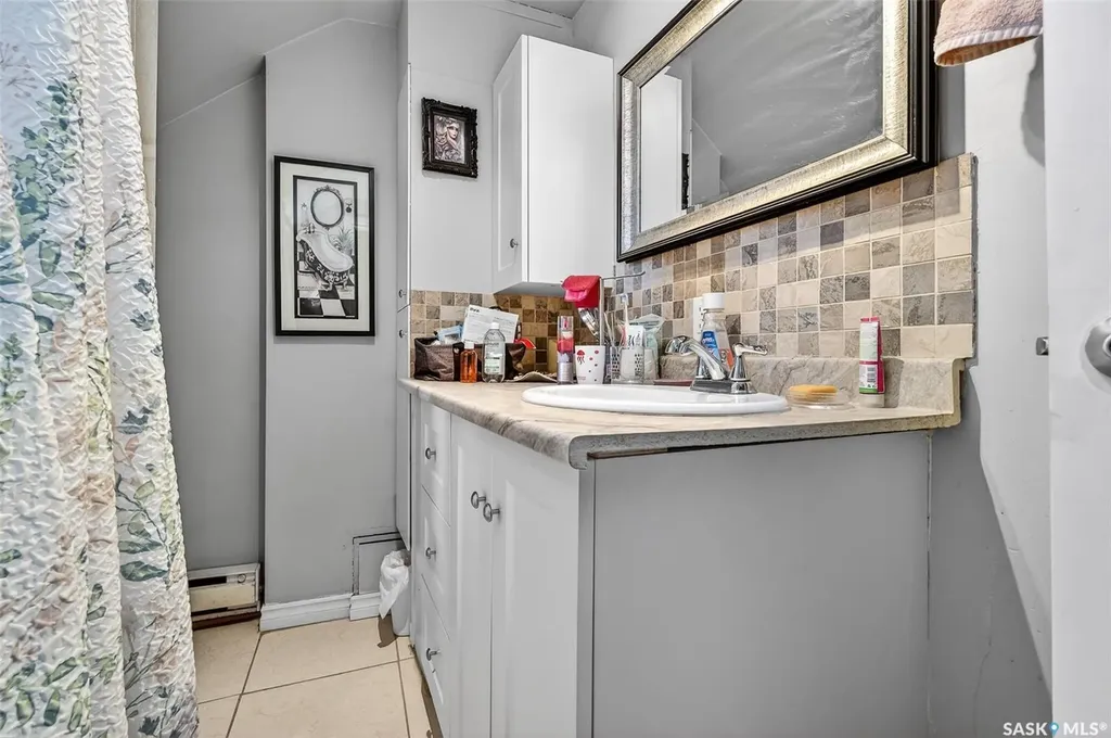 174 Ominica Street W Moose Jaw SK S6H 1X2