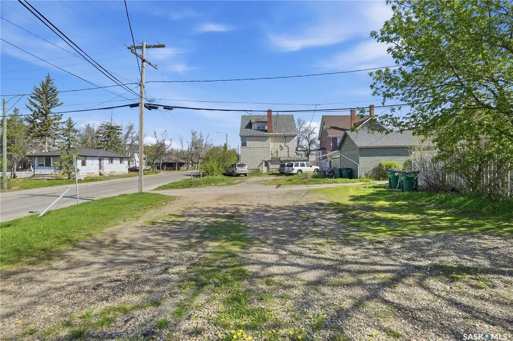 174 Ominica Street W Moose Jaw SK S6H 1X2