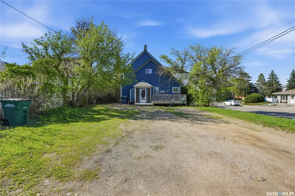 174 Ominica Street W Moose Jaw SK S6H 1X2