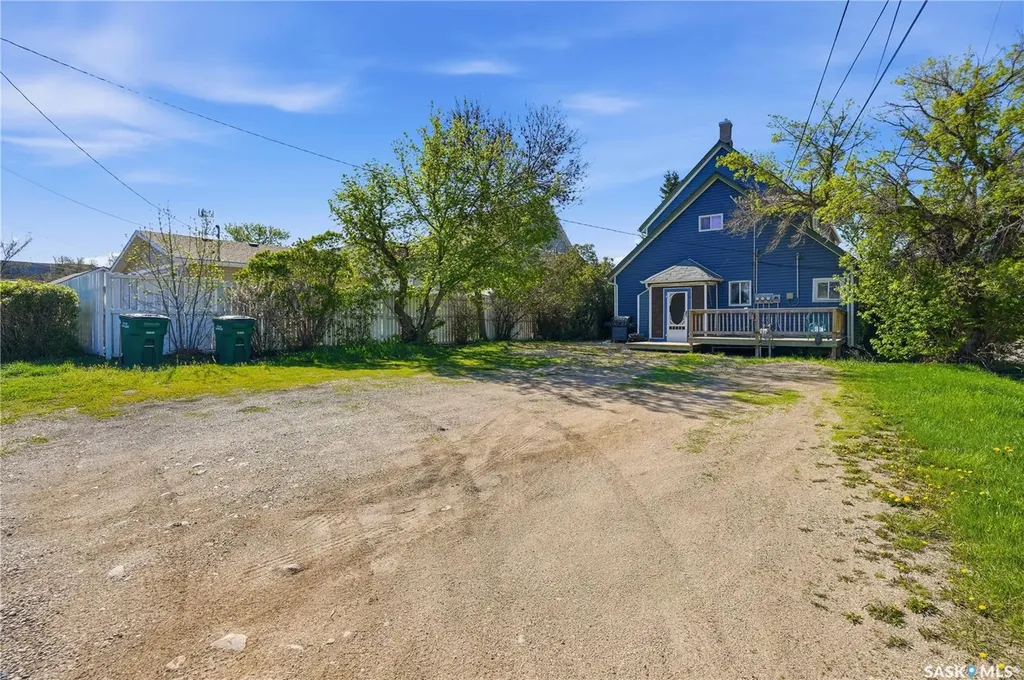 174 Ominica Street W Moose Jaw SK S6H 1X2