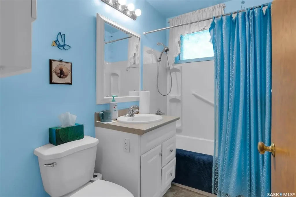 421 P Avenue N Saskatoon SK S7L 2V8