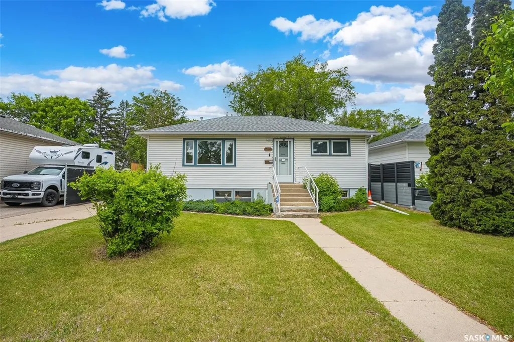 421 P Avenue N Saskatoon SK S7L 2V8