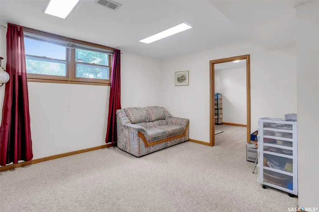 421 P Avenue N Saskatoon SK S7L 2V8