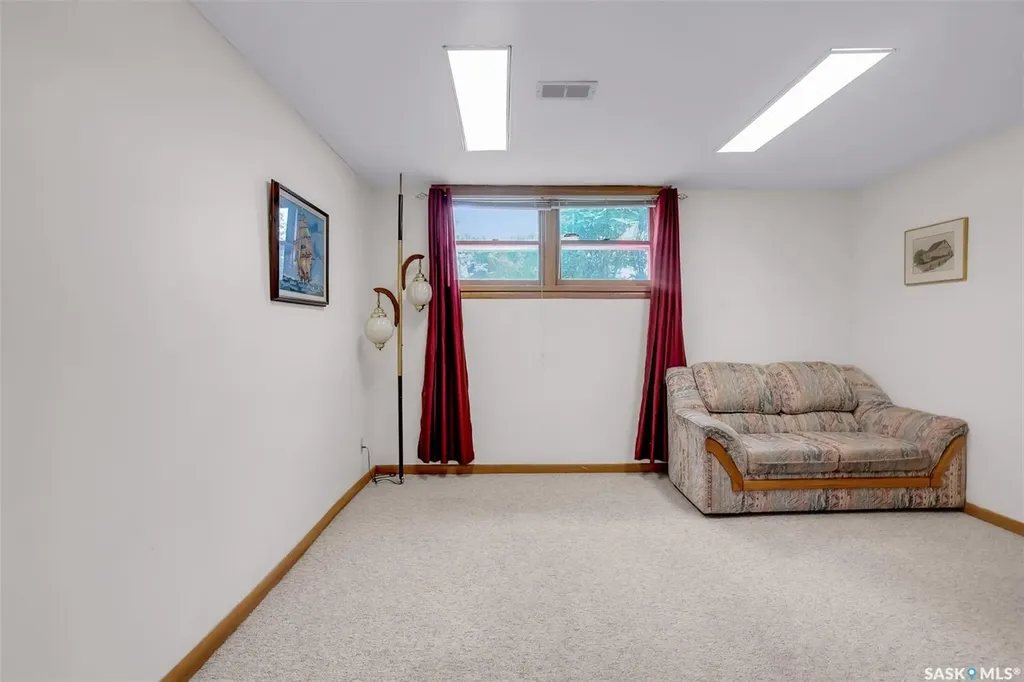 421 P Avenue N Saskatoon SK S7L 2V8