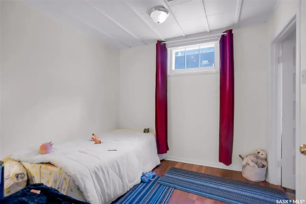 421 P Avenue N Saskatoon SK S7L 2V8