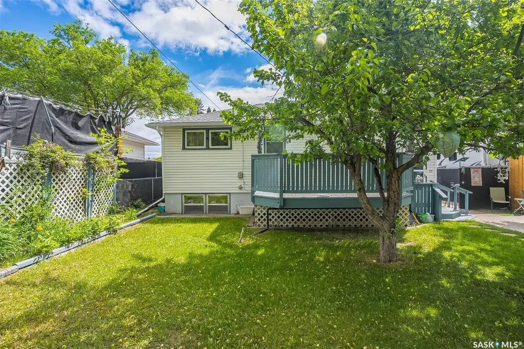 421 P Avenue N Saskatoon SK S7L 2V8