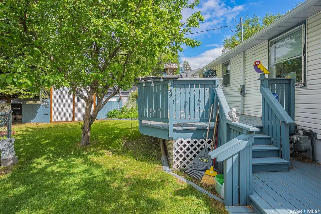 421 P Avenue N Saskatoon SK S7L 2V8