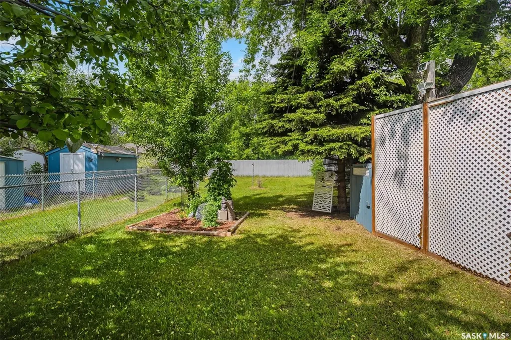 421 P Avenue N Saskatoon SK S7L 2V8