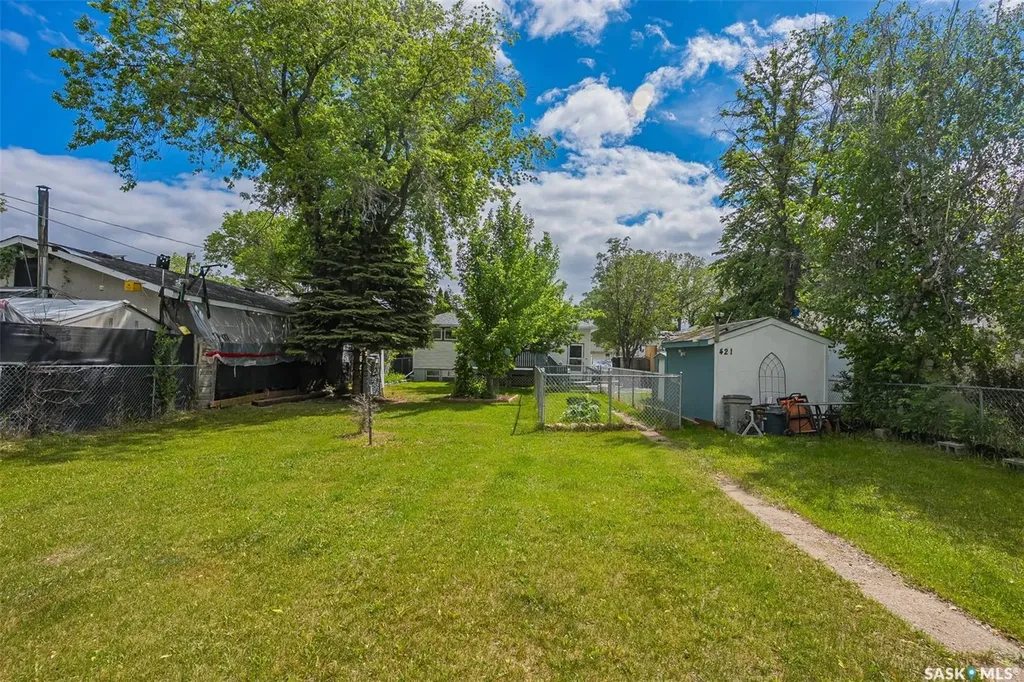 421 P Avenue N Saskatoon SK S7L 2V8