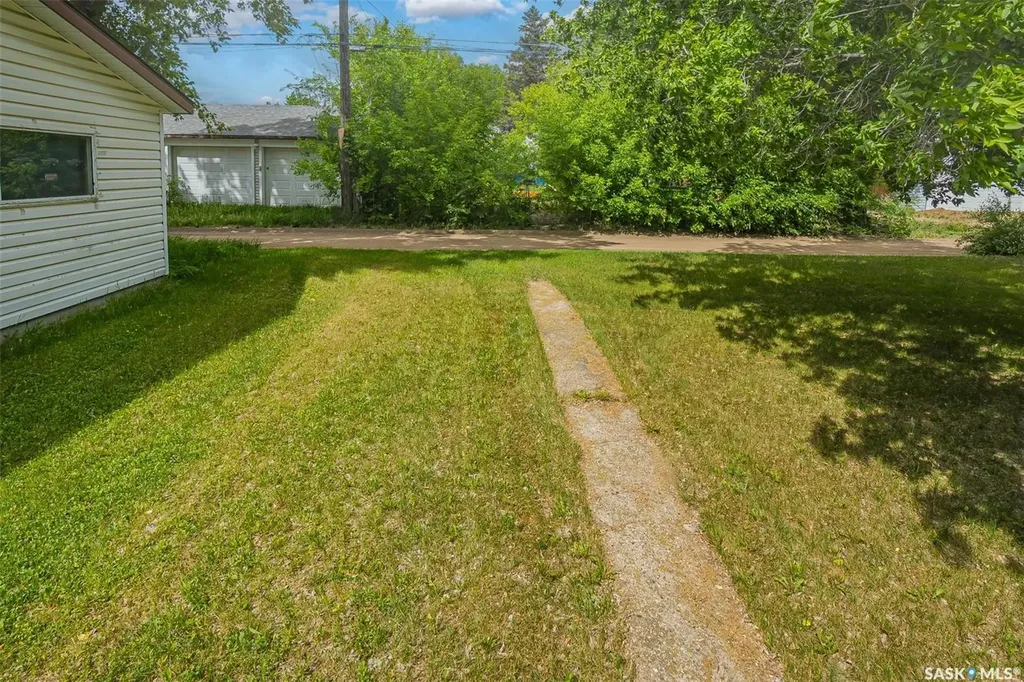421 P Avenue N Saskatoon SK S7L 2V8